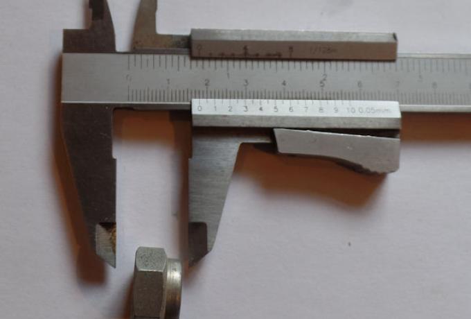 Triumph/Norton T-Type Mutter 7/16" UNC selbstsichernd