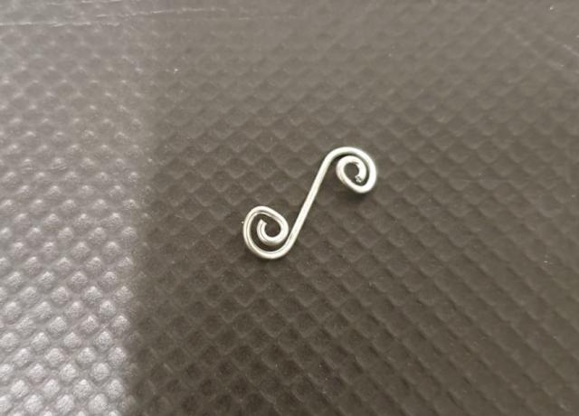 Norton Dzus Fastener "S" Clip ( Side Cover)