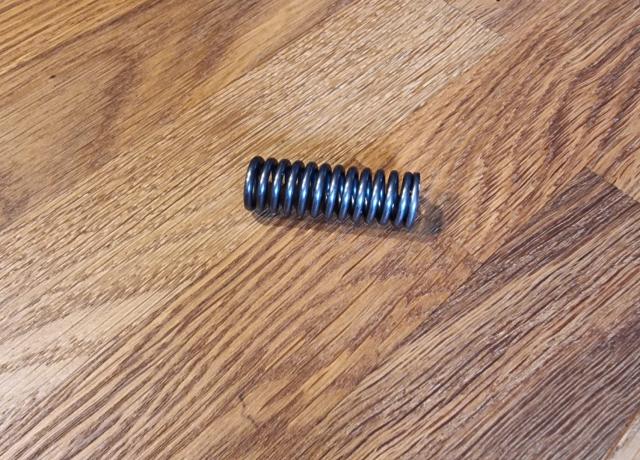 Triumph T150 T160 Oil Filter Spring