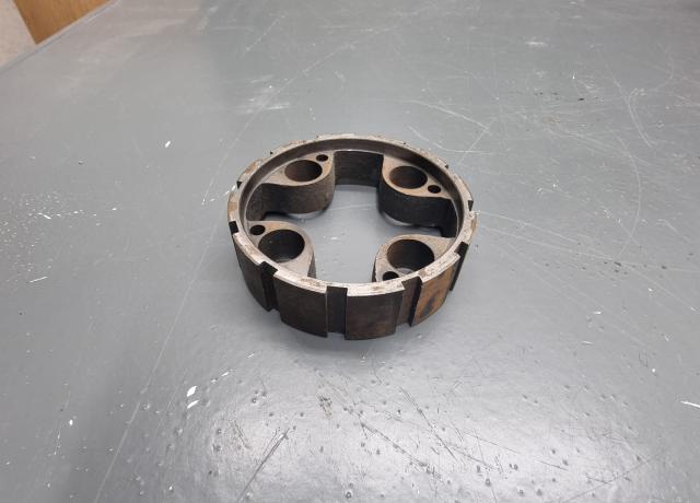 BSA B25. Triumph TR25W. Clutch Centre