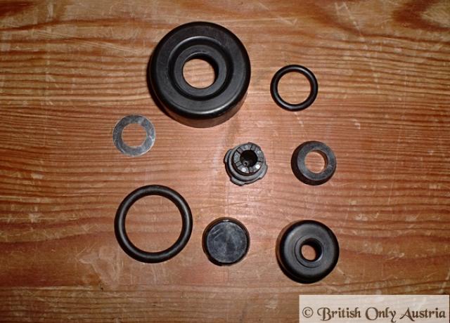 Triumph Master Cylinder Seal Kit/Gasket Set Rear Brake T140