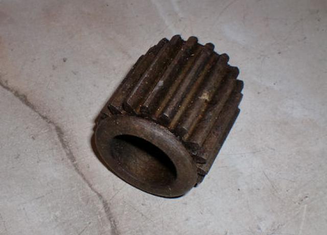 Triumph Gear 18T. used